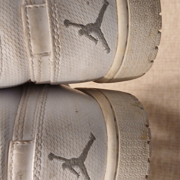 Men's Air Jordan Tennis Shoes - Picture 5 of 7